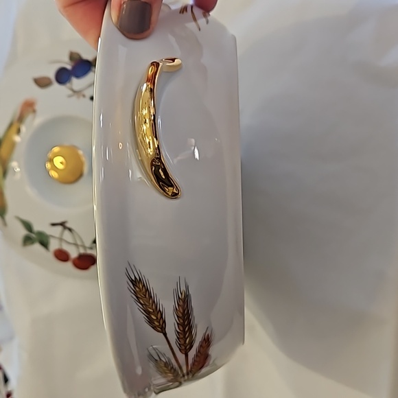 Evesham Gold Covered Casserole. - Picture 5 of 9